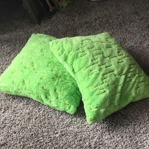 2 Green Decorative Pillows